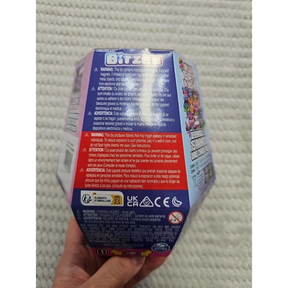 Bitzee Interactive Toy Digital Pet and Case with 15 Animals Inside New - Picture 4 of 7